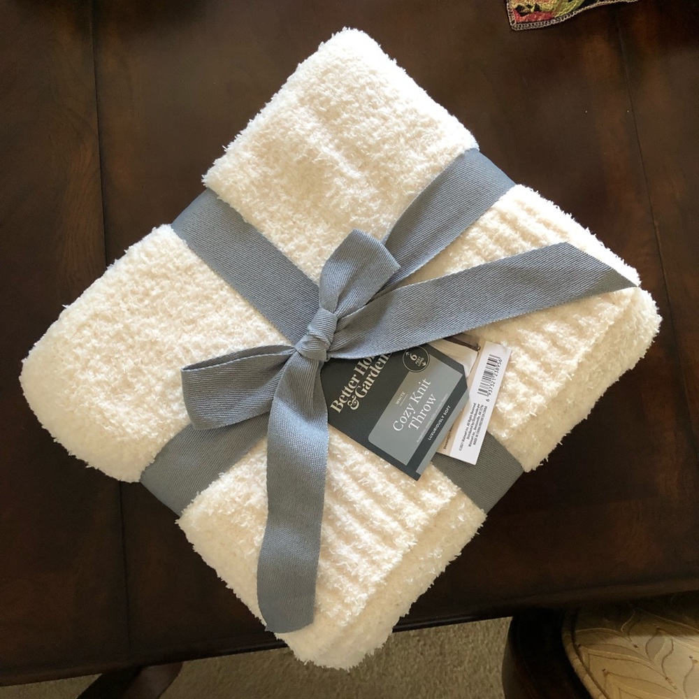 White Cozy Knit Throw (6 feet long)